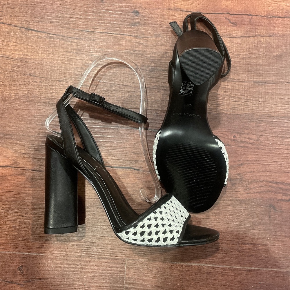 1 WEEK FINAL NEW LAST CHANCE KENDALL & KYLIE Black and White High Heel